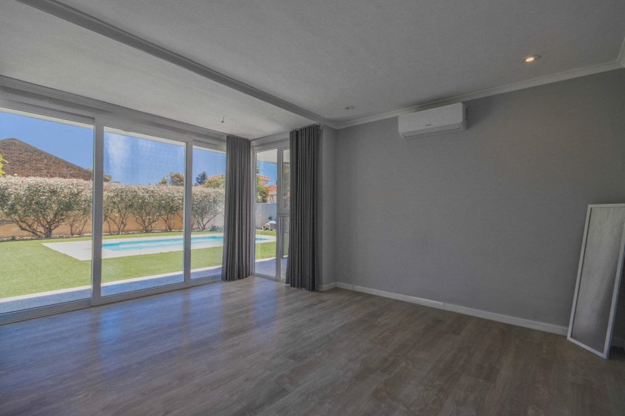 4 Bedroom Property for Sale in Sunset Beach Western Cape